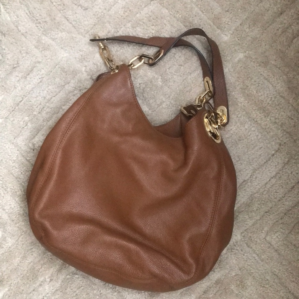 Michael Kors large shoulder tote pebble leather. New-in great condition!